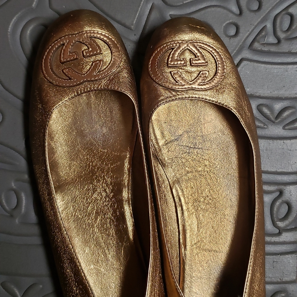Authentic gold Gucci ballet flats with COA